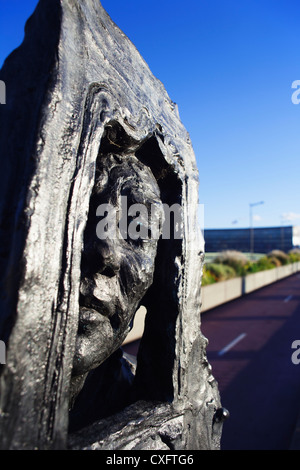 Busto di explorer Jean-Francois de la Perouse (1741-1788) sul Pont Boieldieu in Rouen, Alta Normandia, Francia Foto Stock