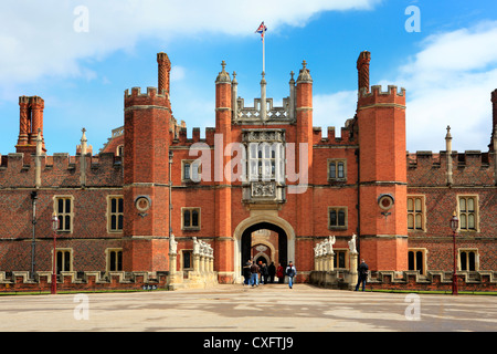 Grande gatehouse, Hampton Court Palace, London, Regno Unito Foto Stock