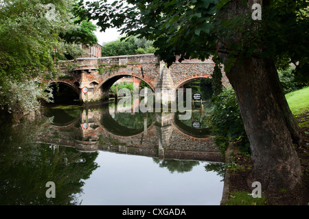 Il vescovo ponte sul fiume Wensum Norwich Norfolk Inghilterra Foto Stock