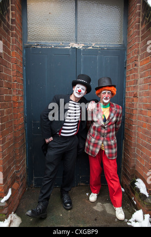 Clown presso la chiesa della Santa Trinità in Dalston, Est Londra per partecipare ad un servizio di chiesa in memoria di Giuseppe Grimaldi, England, Regno Unito Foto Stock