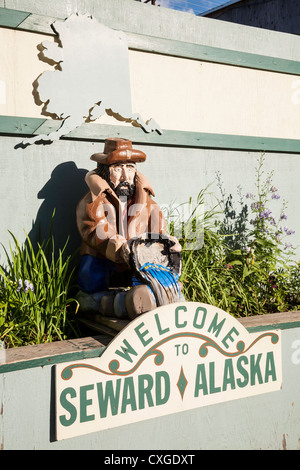 Segno di benvenuto sulla Quarta Avenue, Seward, AK, STATI UNITI D'AMERICA Foto Stock