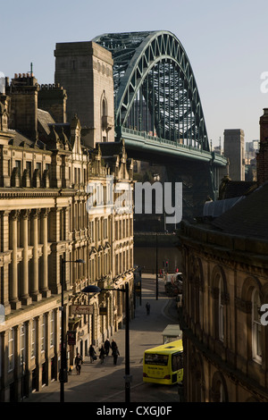 Newcastle upon Tyne iconici Tyne Bridge e Quayside da Dean Street Foto Stock