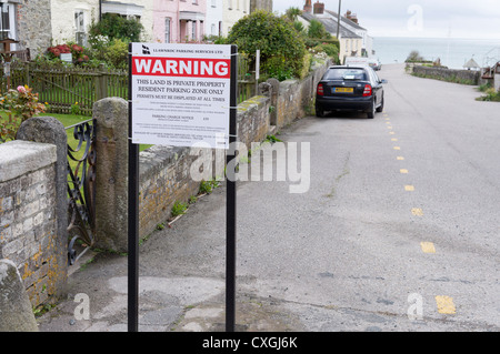 Le restrizioni per il parcheggio sign in Charlestown, Cornwall Foto Stock