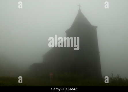 Le rovine della vecchia francese chiesa cattolica sul Bokor montagna vicino a Kampot, Cambogia Foto Stock