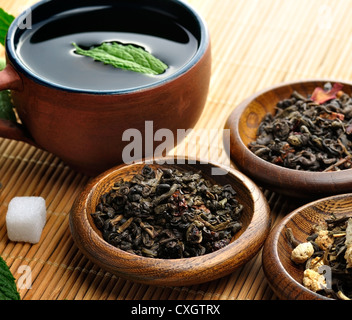 Tazza di tè e caffè e tè sfuso assortimento Foto Stock