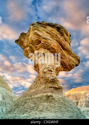 Roccia di bilanciamento. Parco nazionale Badlands. Dakota del Sud Foto Stock