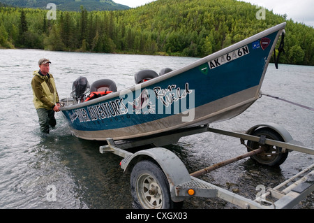 Il Kenai River offre una grande pesca per rainbow e il dolly varden trota, salmerino alpino e il Salmone Sockeye nel bellissimo ambiente Foto Stock