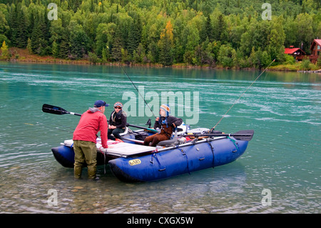 Il Kenai River offre una grande pesca per rainbow e il dolly varden trota, salmerino alpino e il Salmone Sockeye nel bellissimo ambiente Foto Stock