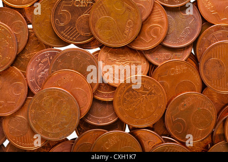 Monete metalliche in euro ( 5 cent ) su una pila, studio shot Foto Stock