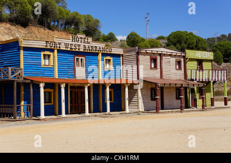Western Town, una vista frontale di un vecchio hotel fort west Barranco, Siviglia, Spagna Foto Stock