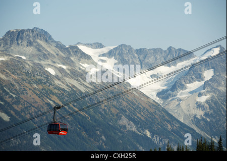 Il picco di Whistler2Peak Gondola. In alto di Whistler Mountain Whistler BC, Canada La gondola va dalla parte superiore di Whistler Mountain a Blackcomb Mtn. Foto Stock
