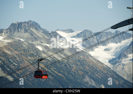 Il picco di Whistler2Peak Gondola. In alto di Whistler Mountain Whistler BC, Canada La gondola va dalla parte superiore di Whistler Mountain a Blackcomb Mtn. Foto Stock