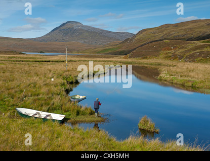 Il NW scozzese di montagna Canisp e fiume na Luirgean da Elphin Sutherland. SCO 8551 Foto Stock