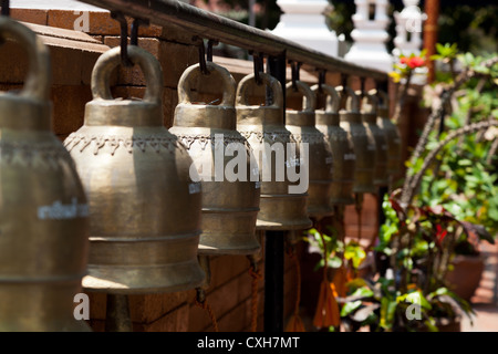 Le campane in tempio Wat Phan in Chiang Mai Foto Stock