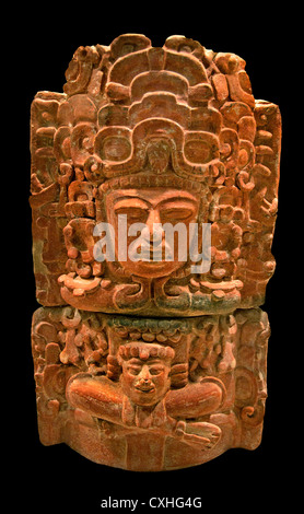 Incensiere con inserita la figura del Guatemala Mesoamerica Maya V - VI secolo ceramica Foto Stock