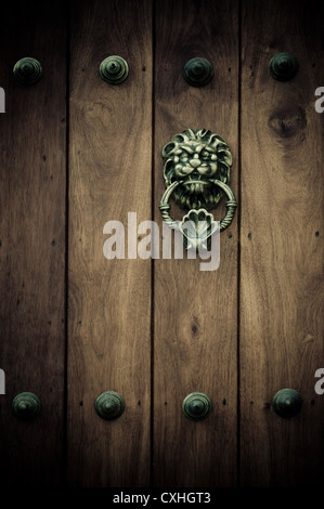 Close-up di vecchie porte Cartagena, Colombia Foto Stock