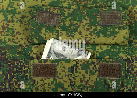 Banconote in uniforme militare pocket Foto Stock