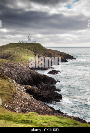 Strumble Head Lighthouse, Fishguard, Nord Pembrokeshire Coast, South Wales, Regno Unito. Foto Stock