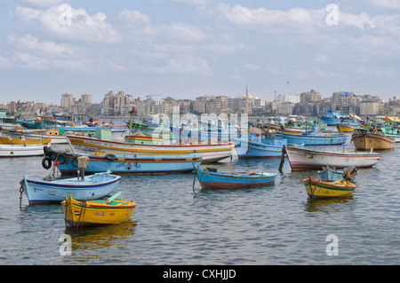 Vista del porto di Alessandria, Egitto Foto Stock