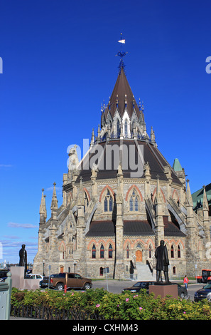 Esterno della biblioteca del parlamento nel blocco centrale degli edifici del Parlamento sulla Collina del Parlamento, città di Ottawa Foto Stock