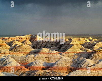 Tempesta oltre il Parco nazionale Badlands, South Dakota. Foto Stock