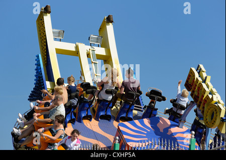 Per coloro che godono di una fiera ride su Great Yarmouth pleasure beach norfolk England Regno Unito Foto Stock