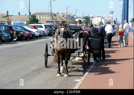 Landau carrozza e cavalli sul lungomare Great Yarmouth norfolk England Regno Unito Foto Stock