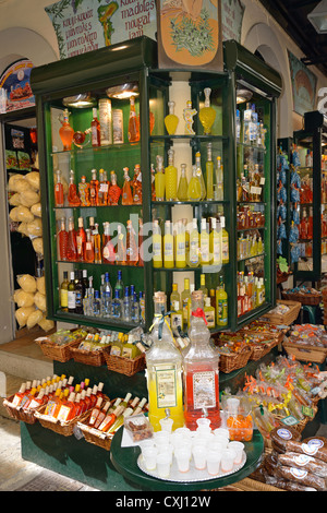 Kumquat e liquori di limone in vendita nel negozio di souvenir, vecchia citta di Corfu, CORFU, CORFU, ISOLE IONIE, Grecia Foto Stock