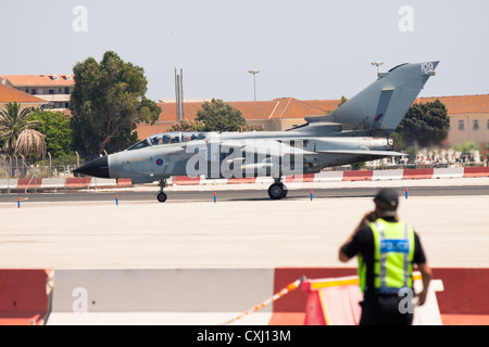 Aerei Tornado ZD848 a RAF aeroporto di Gibilterra. 11 luglio 2012, Gibilterra, Regno Unito. Foto Stock