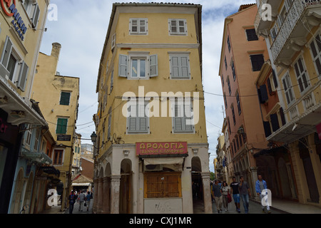 Piccolo quadrato nella vecchia città di Corfù, CORFU, CORFU, ISOLE IONIE, Grecia Foto Stock