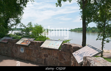 Arkansas, Fort Smith National Historic Site, Sentiero delle Lacrime National Historic Trail, Arkansas River si affacciano verso Oklahoma Foto Stock