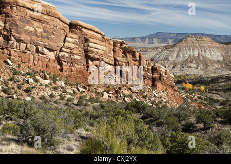 Vista verso prenota cliffs dall'interno il Colorado National Monument, vicino a Grand Junction Colorado, Stati Uniti d'America. Foto Stock