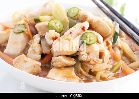 Pollo Saur dolce come cluseup in un wok Foto Stock