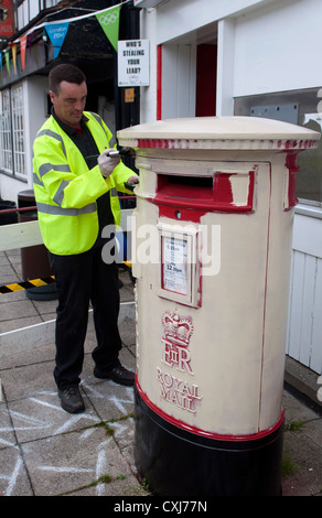 Pittura postbox con sottostrato Foto Stock