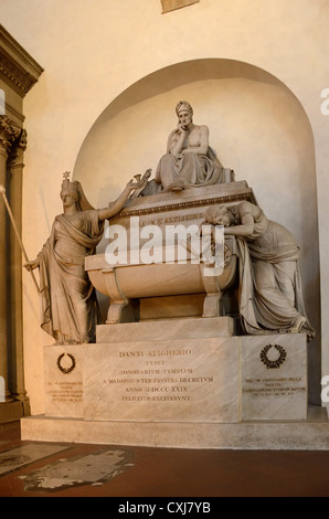 Monumento a Dante Aligheri presso la Basilica di Santa Croce a Firenze, Italia Foto Stock