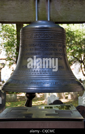 Campana di speranza al di fuori di San Paolo cappella, Settembre xi memorial - New York City, Stati Uniti d'America Foto Stock