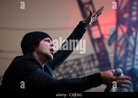 Pendolo sul palco dell'Eden sessioni al Progetto Eden, Cornwall nel 2011 Foto Stock