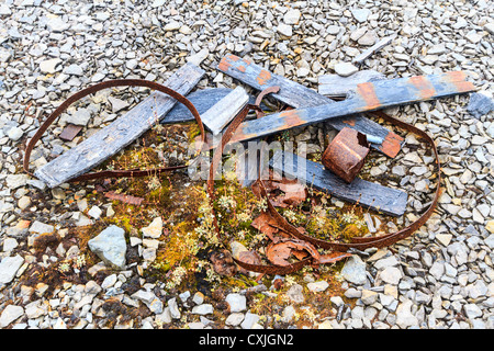 Resti di magazzino sul isola di Beechey in alta Canadese Artico, costruito nella speranza perduta spedizione Franklin gli uomini potessero trovare Foto Stock