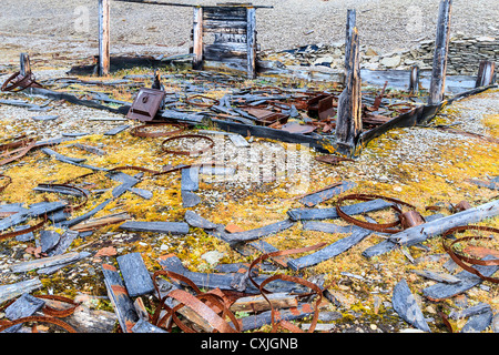 Resti di magazzino sul isola di Beechey in alta Canadese Artico, costruito nella speranza perduta spedizione Franklin gli uomini potessero trovare Foto Stock