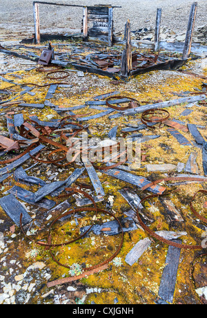 Resti di magazzino sul isola di Beechey in alta Canadese Artico, costruito nella speranza perduta spedizione Franklin gli uomini potessero trovare Foto Stock