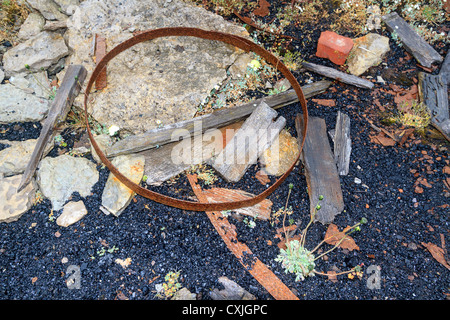 Resti di magazzino sul isola di Beechey in alta Canadese Artico, costruito nella speranza perduta spedizione Franklin gli uomini potessero trovare Foto Stock