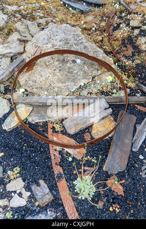 Resti di magazzino sul isola di Beechey in alta Canadese Artico, costruito nella speranza perduta spedizione Franklin gli uomini potessero trovare Foto Stock