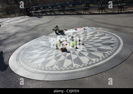 Il Central Park di New York John Lennon Memorial Strawberry Fields Foto Stock