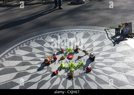 Il Central Park di New York John Lennon Memorial Strawberry Fields Foto Stock
