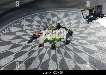 Il Central Park di New York John Lennon Memorial Strawberry Fields Foto Stock