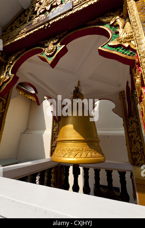 Le campane del tempio di Wat Phra That Doi Suthep vicino a Chiang Mai in Thailandia Foto Stock