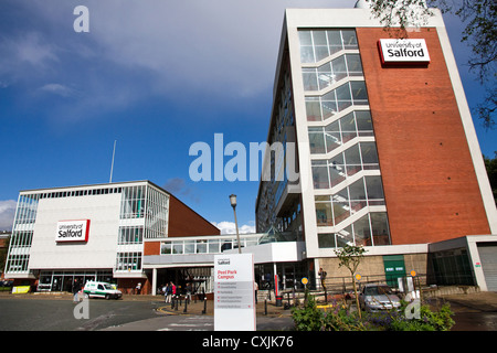 Edificio di Maxwell, Maxwell Hall (sinistra) e la reception principale, l'Università di Salford, Salford, Greater Manchester, Regno Unito Foto Stock