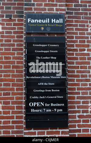 Cartello fuori il Faneuil Hall Marketplace di Boston, Massachusetts Foto Stock