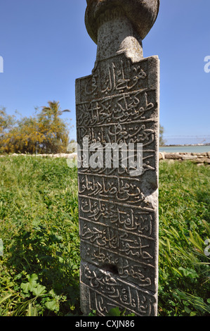 Tomba islamica marker al Hala Sultan Tekkesi moschea nei pressi di Larnaca, Cipro del sud Foto Stock