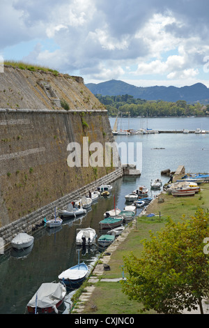 Boat Harbour dal Paleo Frourio (Vecchia Fortezza), Corfu, CORFU, CORFU, ISOLE IONIE, Grecia Foto Stock